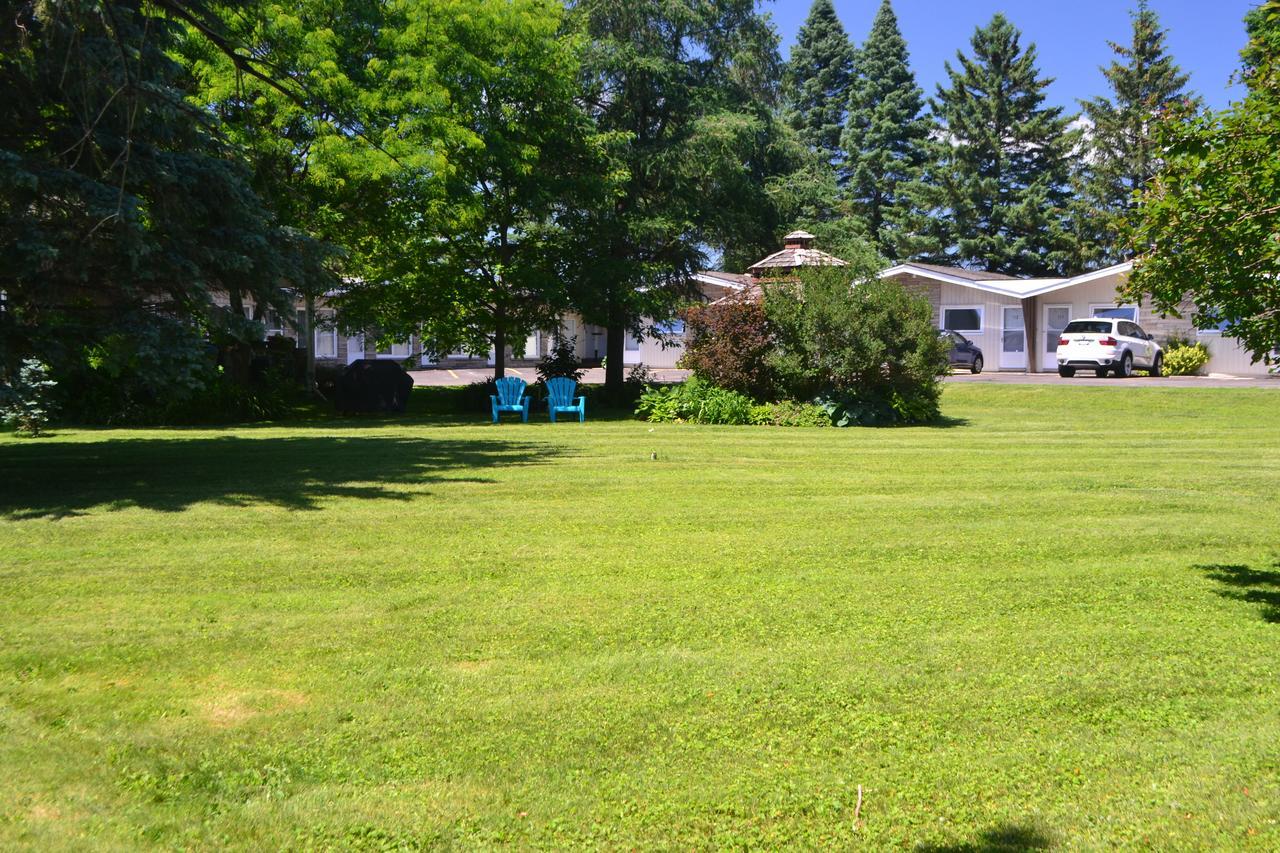 Stratford Suburban Motel Exterior foto